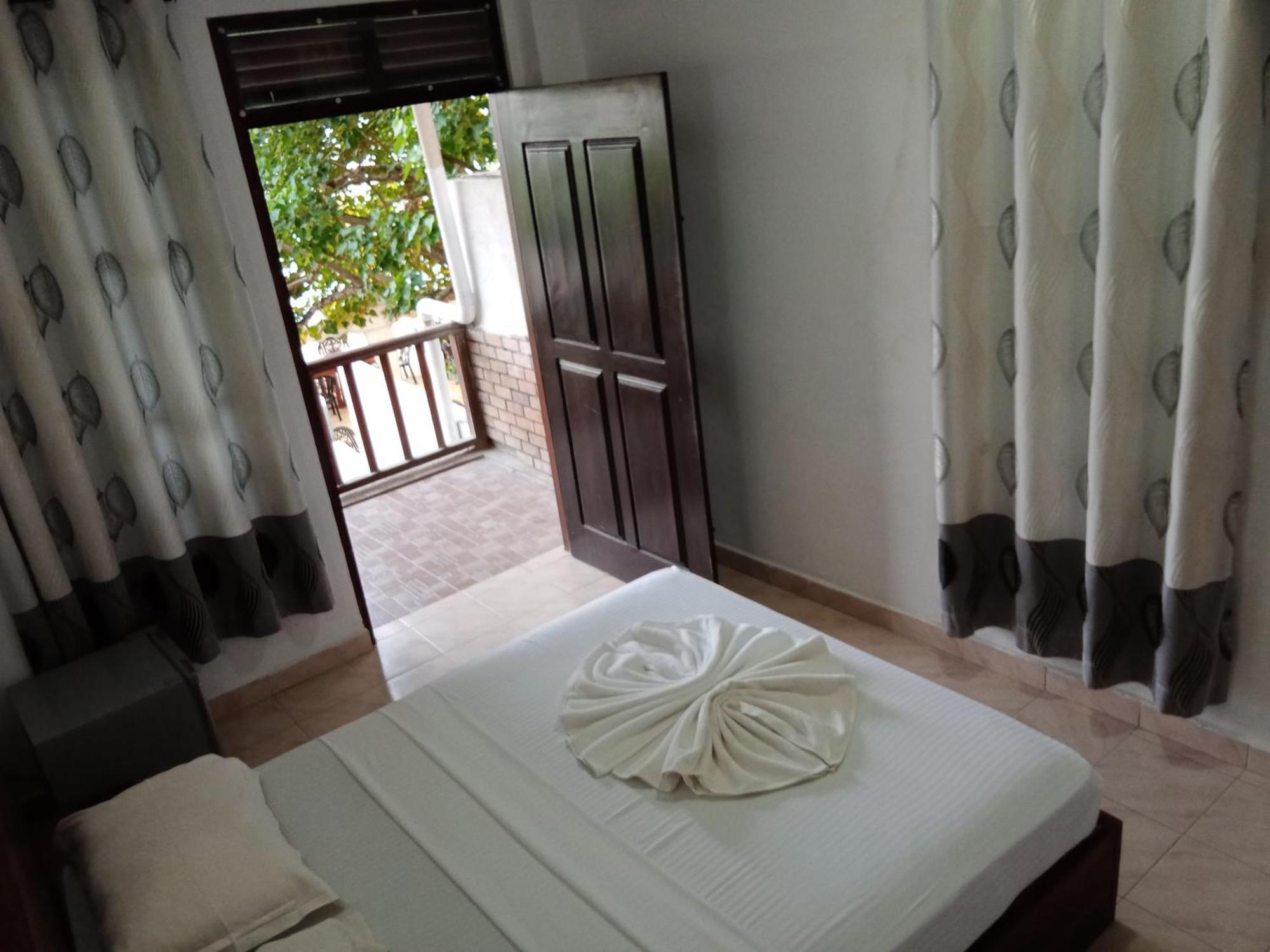 Wave Beach Resort Унаватуна Стая снимка